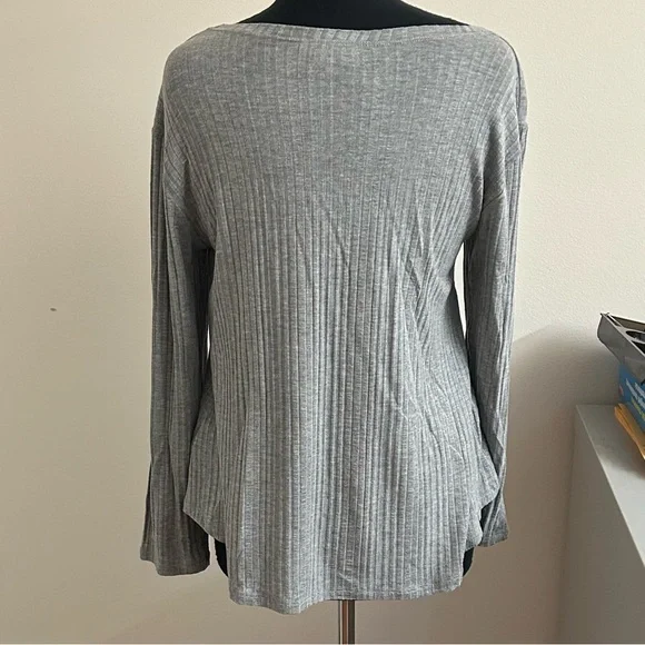 Masai medium gray pullover long sleeve
Size M - Picture 4 of 9